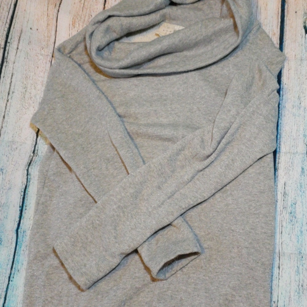 Sold*Sparkley crowl neck